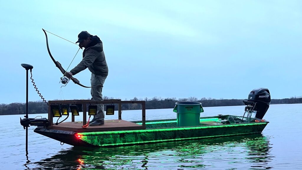 Early Season Bowfishing with my New Boat!